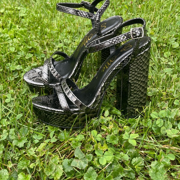 New never worn size 6 womens So Me heels - Picture 3 of 6